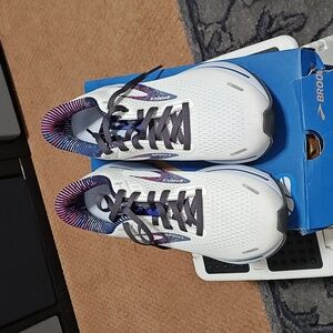 Brooks Ghost 14 women's 8.5 worn once